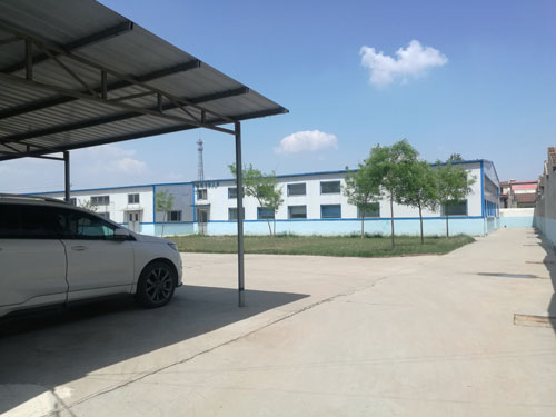德州健之源地處魯西北平原，毗鄰黃河故道森林公園，生產(chǎn)條件環(huán)境優(yōu)越，擁有現(xiàn)代化的廠房，標準化的生產(chǎn)車間，公司擁有三證：SC食品生產(chǎn)許可證、GMP證、食品出口生產(chǎn)企業(yè)證書，生產(chǎn)過程中采用ISO22000管理體系進行科學管理，并擁有近十年的生產(chǎn)加工經(jīng)驗，產(chǎn)品口感、湯色、功效等各項指標均能達到客戶滿意，生產(chǎn)采用全自動帶線帶牌袋泡茶包裝機生產(chǎn)線，有全套的粉碎和超微粉碎、分篩、烘干、滅菌、制粒、制袋等設(shè)備，科學的生產(chǎn)工藝和嚴格規(guī)范的滅菌殺毒技術(shù)。